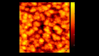 CdSe 薄膜的地形。估计平均纳米晶体尺寸小于 10nm。